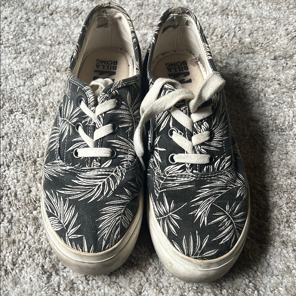 Billabong Black and White Leaf Print Platform Sneakers 7.5